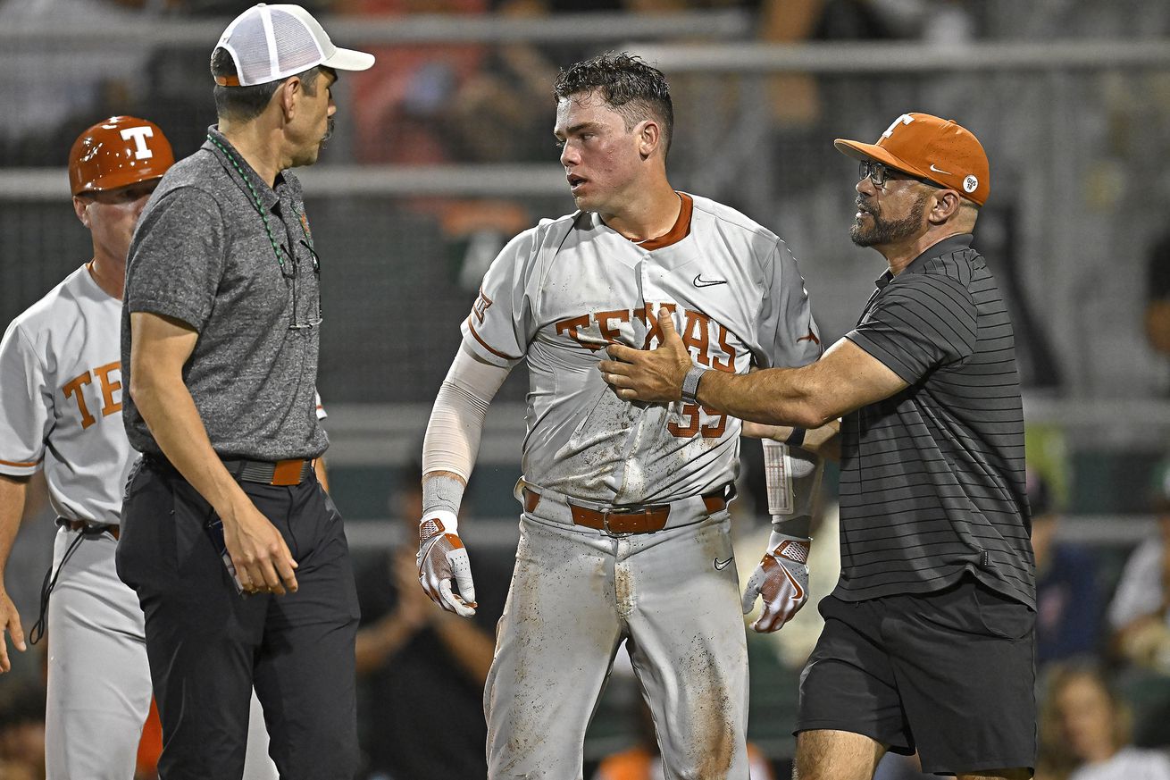 COLLEGE BASEBALL: JUN 03 Coral Gables Regional - Texas at Miami