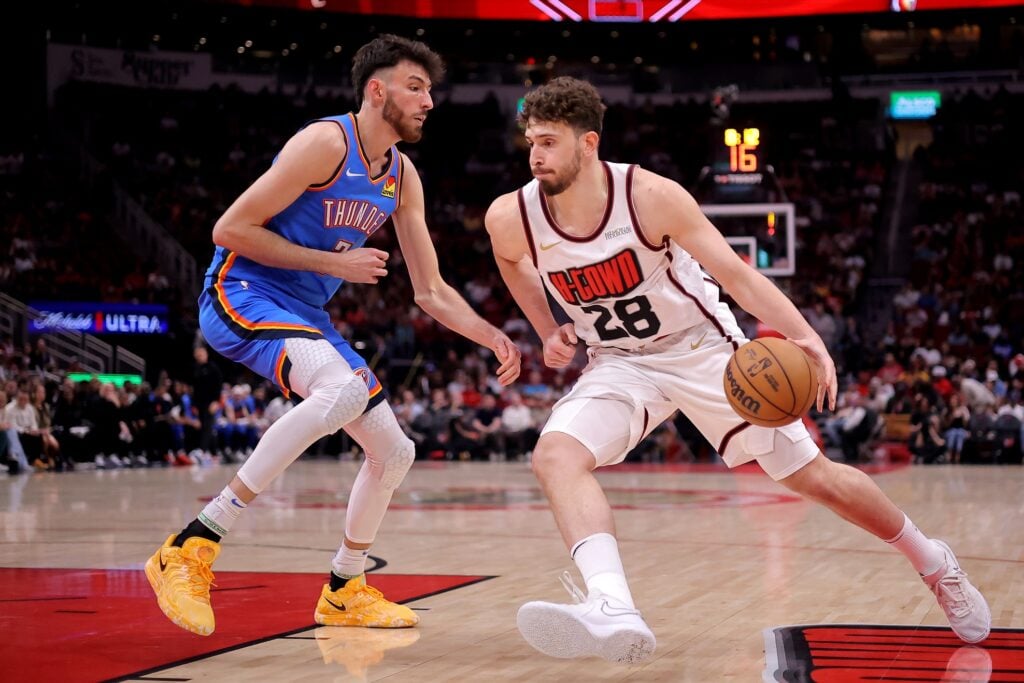 Houston Rockets center Alperen Sengun (28) handles the ball against Oklahoma City Thunder forward Chet Holmgren